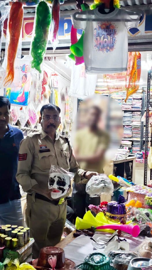 (जांजगीर-चांपा) होली से पहले पुलिस का बड़ा प्रहार: 300 ‘डरावने मुखौटे’ जब्त, हुड़दंगियों पर कसा शिकंजा